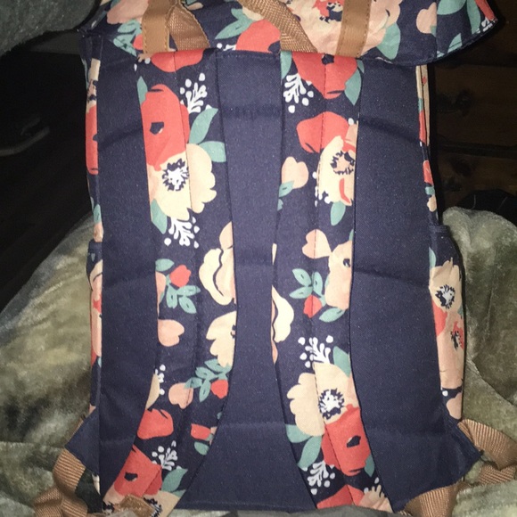 Backpack - Picture 3 of 6